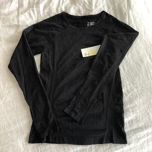 NWT Z By Zella Limber Perforated Long Sleeve Top M